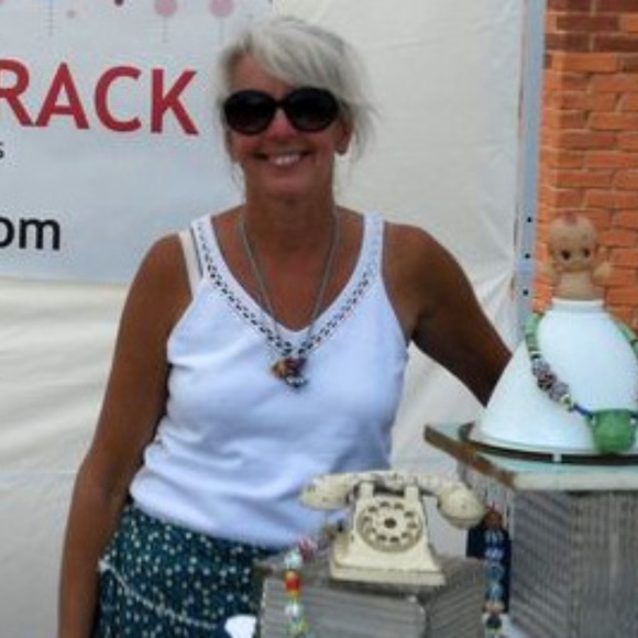 Meet your Posher, Lorraine - Picture 2 of 4